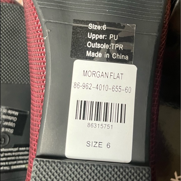 NWT | NY&Co. burgundy loafers with gold coloured chain buckle - Picture 9 of 14